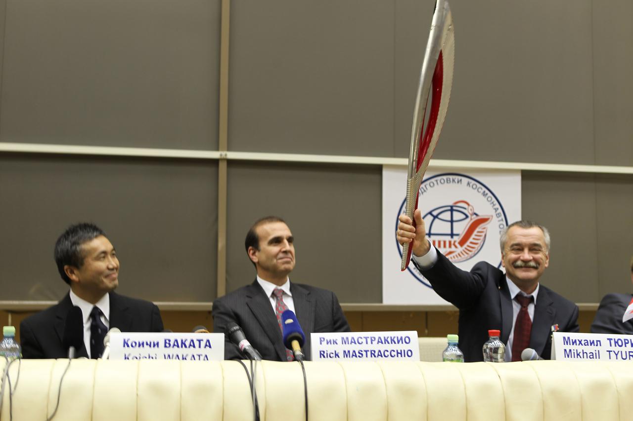 At the Gagarin Cosmonaut Training Center in Star City, Russia, Expedition 38/39 Soyuz Commander Mikhail Tyurin (right) hoists a model of the Olympic torch during a crew news conference October 22, 2013. Tyurin, NASA Flight Engineer Rick Mastracchio (center) and Flight Engineer Koichi Wakata of the Japan Aerospace Exploration Agency (left) will launch Nov. 7, Kazakh time from the Baikonur Cosmodrome in Kazakhstan on the Soyuz TMA-11M spacecraft for the start of a six-month mission on the International Space Station. Launching with them will be one of the Olympic torches used in the Olympic relay that will culminate with the torch’s arrival at the opening ceremonies of the 2014 Winter Olympics in Sochi, Russia next February.  NASA/Stephanie Stoll 