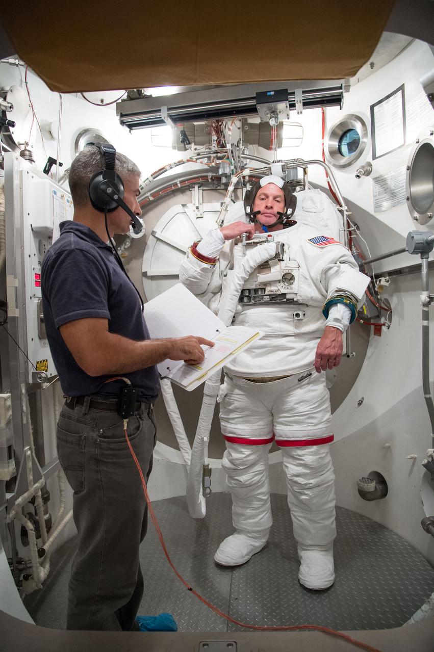 Date: 10-24-13 Location: Bldg 7, SSATA Subject: Support for SSATA Crew Training & Certification - ISS Increment 39 Crew Member Steve Swanson Photograher: James Blair