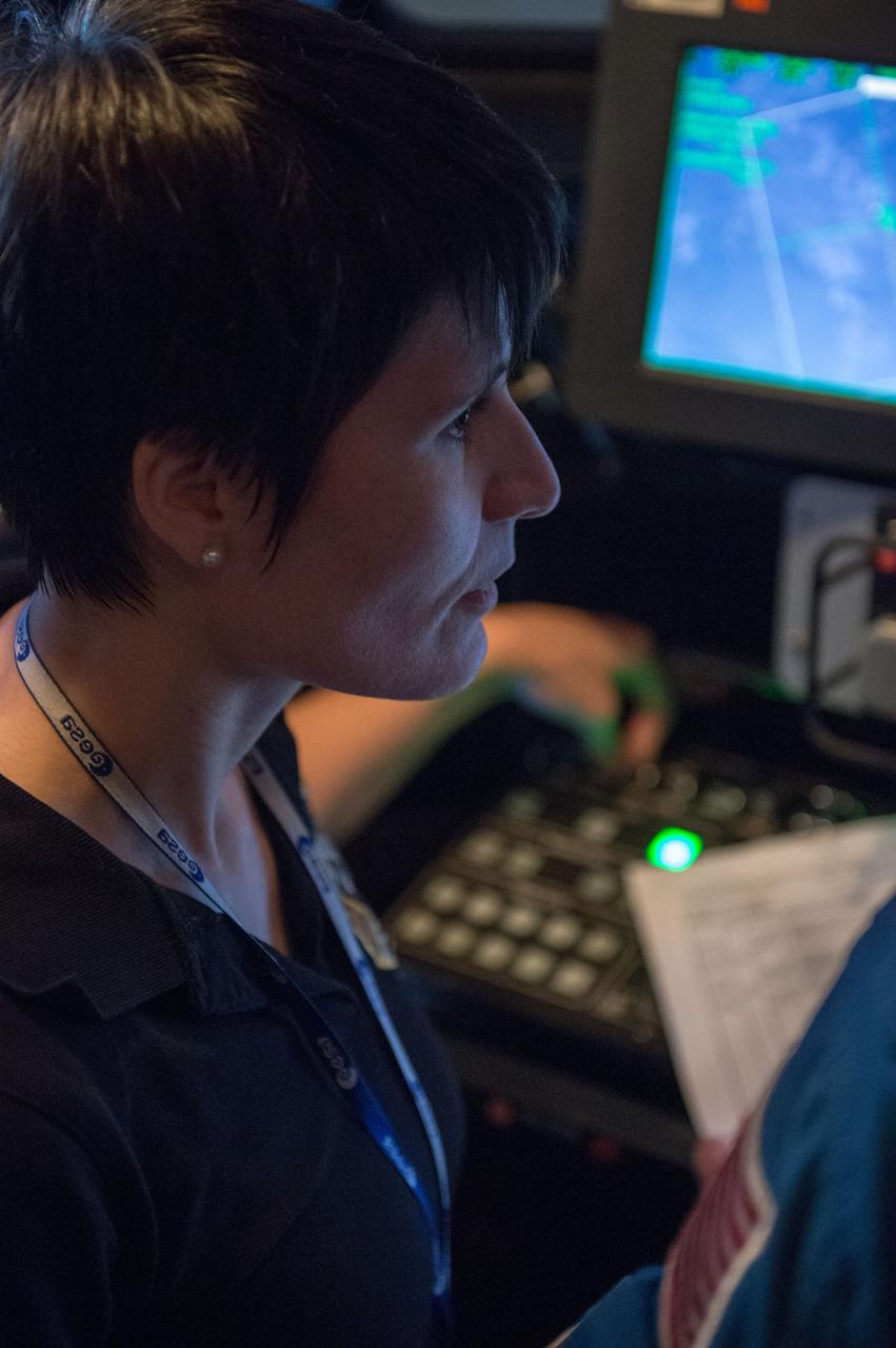 DATE: 10-25-13 LOCATION: Bldg 16, Rm 1040 SUBJECT: Expedition 42/43 crew members Samantha Cristoforetti, Barry Wilmore, Terry Virts during FF T&C/R Mini Sim 1 in the SES Alpha Cupola trainer. PHOTOGRAPHER: Lauren Harnett
