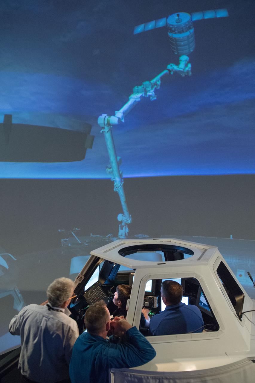 DATE: 10-25-13 LOCATION: Bldg 16, Rm 1040 SUBJECT: Expedition 42/43 crew members Samantha Cristoforetti, Barry Wilmore, Terry Virts during FF T&C/R Mini Sim 1 in the SES Alpha Cupola trainer. PHOTOGRAPHER: Lauren Harnett