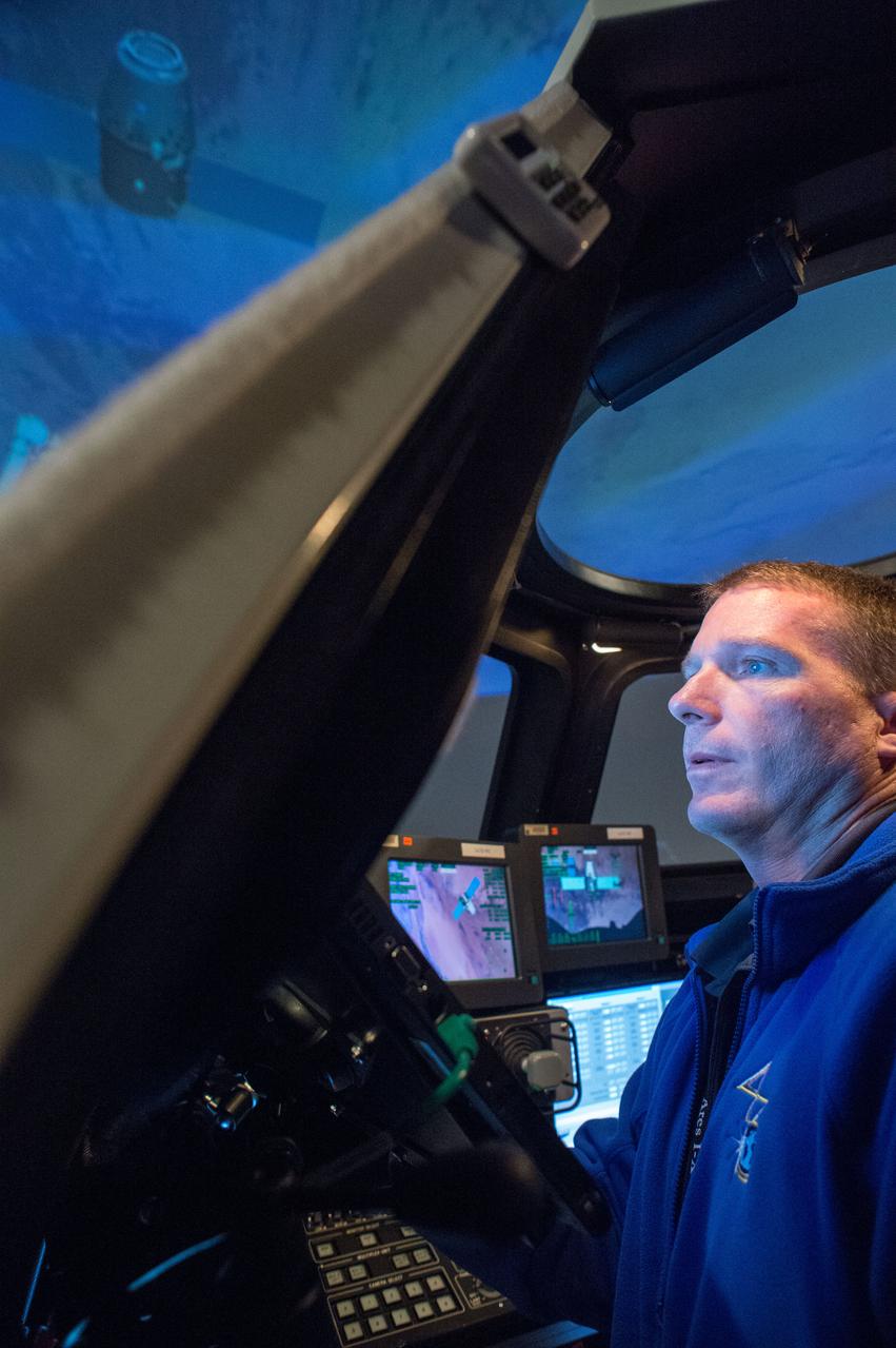 DATE: 10-25-13 LOCATION: Bldg 16, Rm 1040 SUBJECT: Expedition 42/43 crew members Samantha Cristoforetti, Barry Wilmore, Terry Virts during FF T&C/R Mini Sim 1 in the SES Alpha Cupola trainer. PHOTOGRAPHER: Lauren Harnett