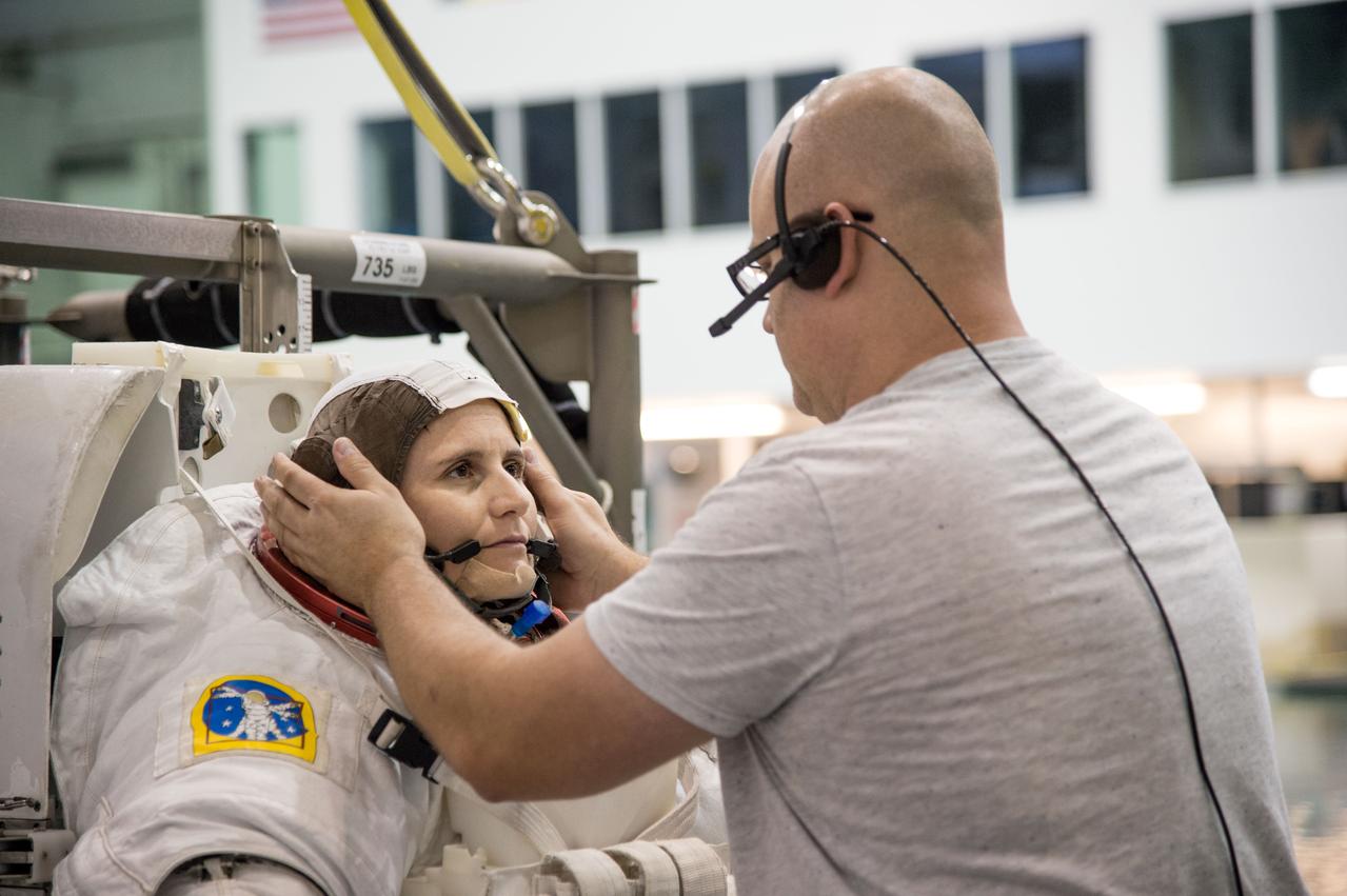 PHOTO DATE:   10-28-13 LOCATION:    NBL - Pool Topside SUBJECT: Expedition 42/43 crew training at the NBL with Scott Kelly and Samantha Cristoforetti during ISS EVA Maintenance 2 PRF. PHOTOGRAPHER:  BILL STAFFORD