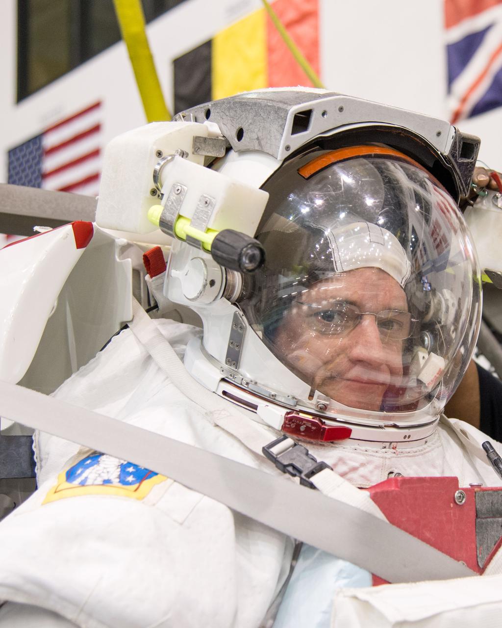 PHOTO DATE: 10-28-13 LOCATION: NBL - Pool Topside SUBJECT: Expedition 42/43 crew training at the NBL with Scott Kelly and Samantha Cristoforetti during ISS EVA Maintenance 2 PRF. PHOTOGRAPHER: BILL STAFFORD