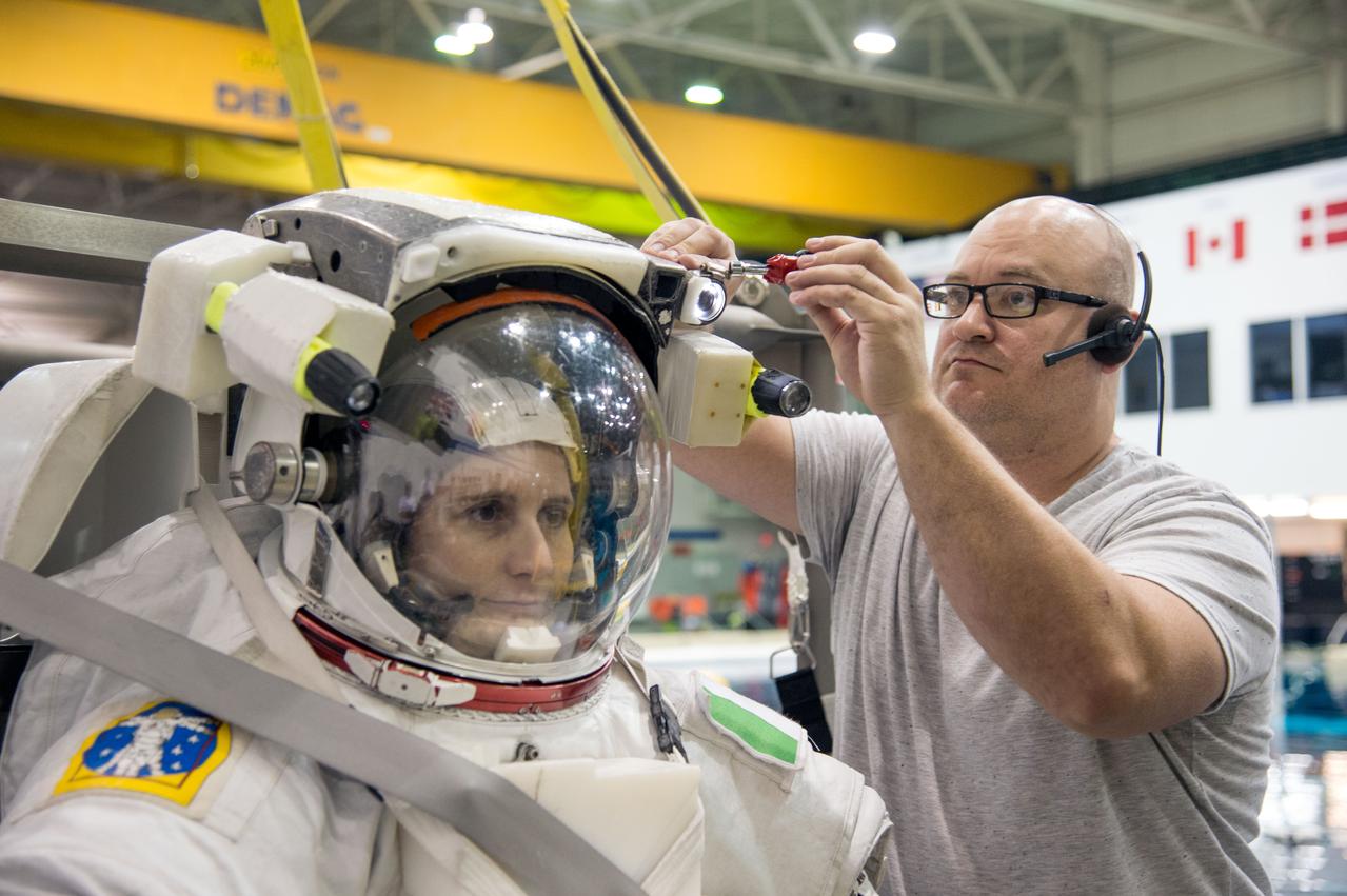 PHOTO DATE: 10-28-13 LOCATION: NBL - Pool Topside SUBJECT: Expedition 42/43 crew training at the NBL with Scott Kelly and Samantha Cristoforetti during ISS EVA Maintenance 2 PRF. PHOTOGRAPHER: BILL STAFFORD