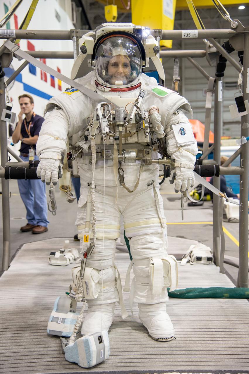 PHOTO DATE: 10-28-13 LOCATION: NBL - Pool Topside SUBJECT: Expedition 42/43 crew training at the NBL with Scott Kelly and Samantha Cristoforetti during ISS EVA Maintenance 2 PRF. PHOTOGRAPHER: BILL STAFFORD
