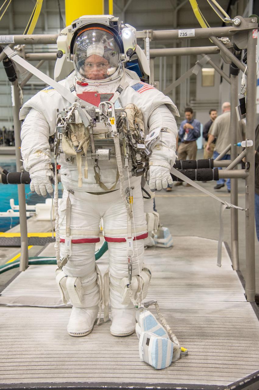 PHOTO DATE:   10-28-13 LOCATION:    NBL - Pool Topside SUBJECT: Expedition 42/43 crew training at the NBL with Scott Kelly and Samantha Cristoforetti during ISS EVA Maintenance 2 PRF. PHOTOGRAPHER:  BILL STAFFORD