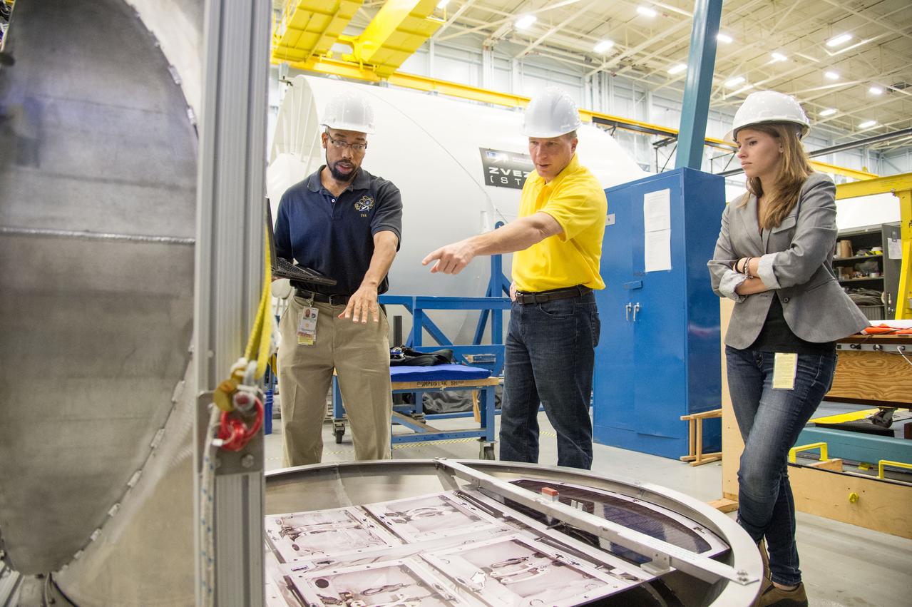  PHOTO DATE:  10-30-13 LOCATION:  Bldg. 9NW - POGO Stand  SUBJECT: Expedition 43 commander and crew member Terry Virts during his ISS EVA POGO 1 training on the POGO stand with instructors Faruq Sabur and Alexandros Kanelakos. PHOTOGRAPHER: BILL STAFFORD