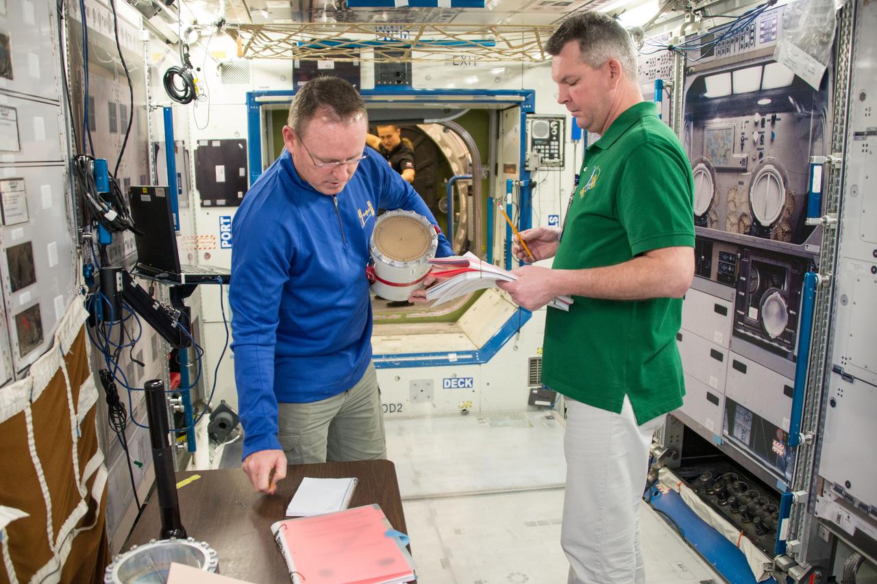 Photo Date:11-15-2013 Subject:EXP42 Crew (Soyuz 40)Emergency Training Location:B9NW ISS Mockups Photographer:David DeHoyos 281-483-4752