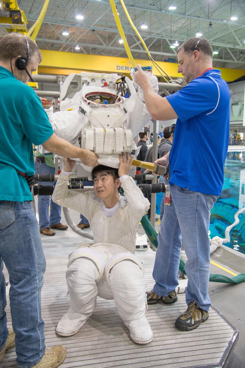 Expedition 44/45 crew training with NASA Astronaut Kjell Lindgren and JAXA Astronaut Kimiya Yui during INC 44 ISS EVA Maintenance 2 with IV Scott Kelly.  Photo Date: December 6, 2013.  Location: NBL - Pool Topside.  Photographer: Robert Markowitz 