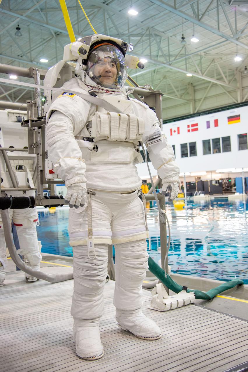 Expedition 44/45 crew training with NASA Astronaut Kjell Lindgren and JAXA Astronaut Kimiya Yui during INC 44 ISS EVA Maintenance 2 with IV Scott Kelly.  Photo Date: December 6, 2013.  Location: NBL - Pool Topside.  Photographer: Robert Markowitz 