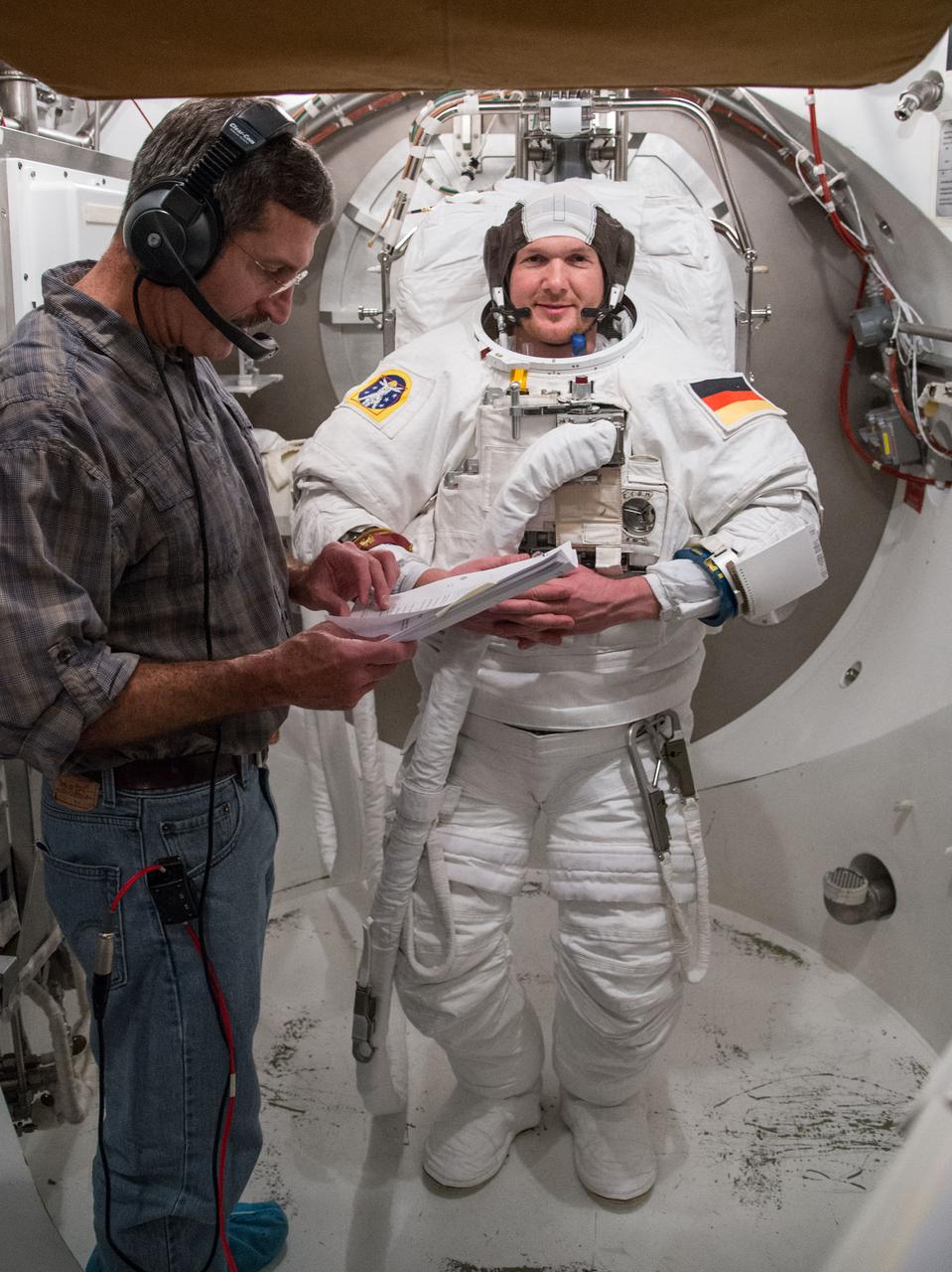 Date: 12-10-13 Location: Bldg7, SSATA Subject: SSATA EMU crew training and certification for Expedition 40/41 ESA astronaut Alexander Gerst - DRY RUN Photographer: James Blair/NASA