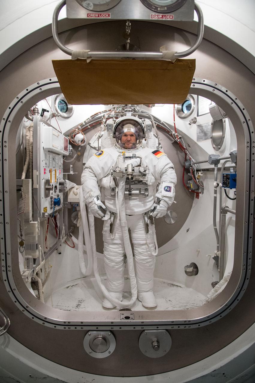 Date: 12-10-13 Location: Bldg7, SSATA Subject: SSATA EMU crew training and certification for Expedition 40/41 ESA astronaut Alexander Gerst - DRY RUN Photographer: James Blair/NASA