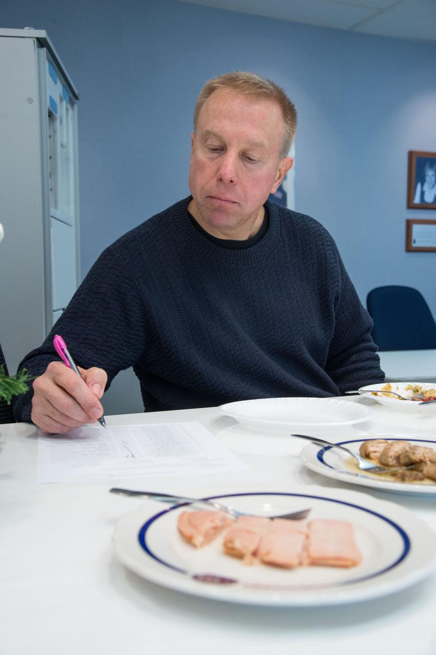 Date: 12-17-13 Location: Bldg 17, rm 1070 Food Lab Subject: Soyuz 45 crew members, Tim Kopra and ESA astronaut Tim Peake during food tasting in the JSC Food Lab Photographer: James Blair