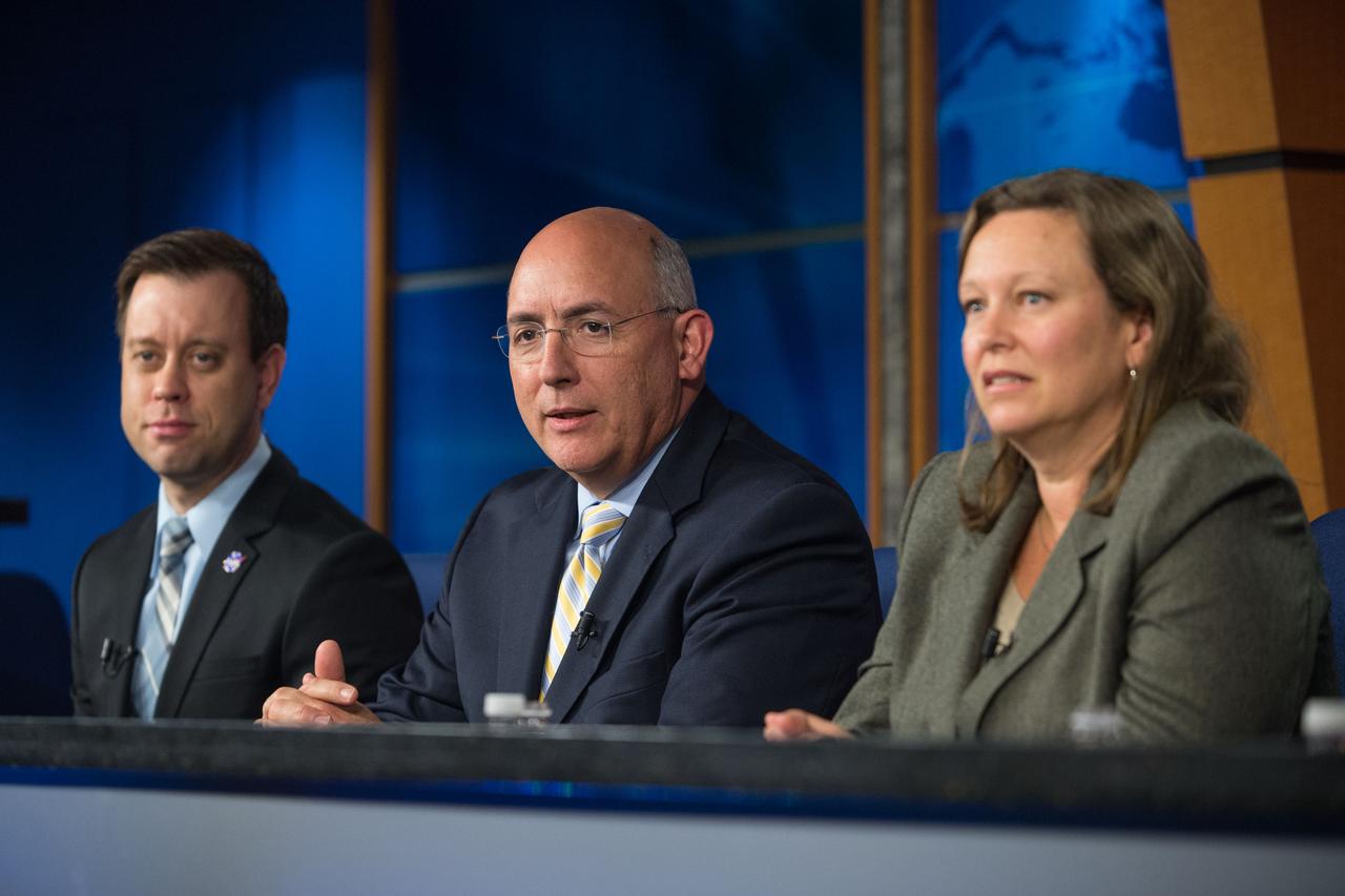 Date: 12-18-13 Location: Bldg 2, Press Conf. Subject:  NASA's press conference to discuss spacewalk repairs to the ISS cooling system. Briefing participants include Michael Suffredini, ISS program manager, Dina Contella, ISS flight director, Allison Bolinger, lead spacewalk officer Photographer: James Blair/NASA