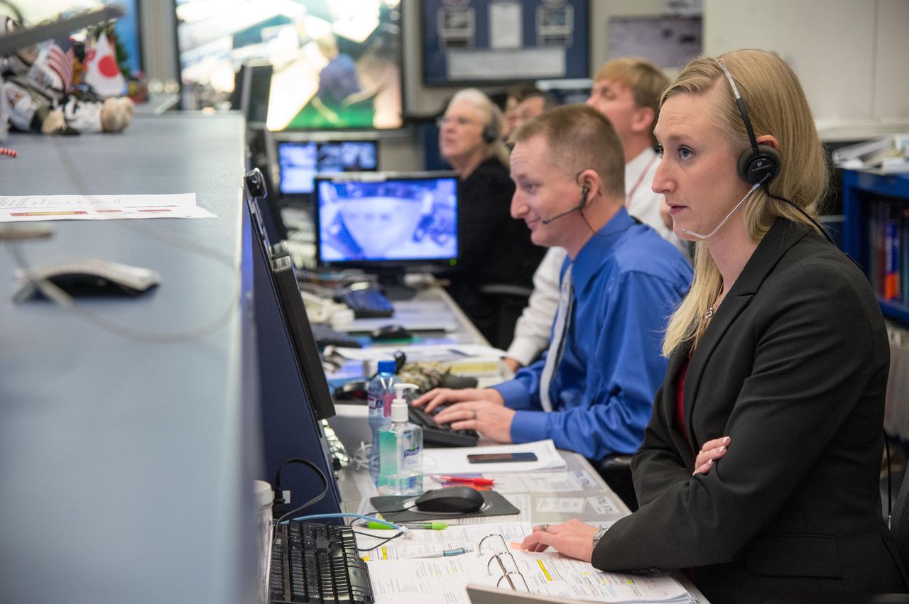 DATE: 12-24-13 LOCATION:   Bldg. 30 - FCR-1 (30M/231)  SUBJECT: ISS Flight Controllers during Expedition 38's 2nd Spacewalk to repair a faulty ISS Coolant pump with Astronauts Rick Mastracchio and Mike Hopkins. Flight Director: Dina Contella, Capcom's Doug Wheelock, Aki Hoshide, and Lead U.S. Spacewalk Officer Allison Bolinger. PHOTOGRAPHER: Lauren Harnett