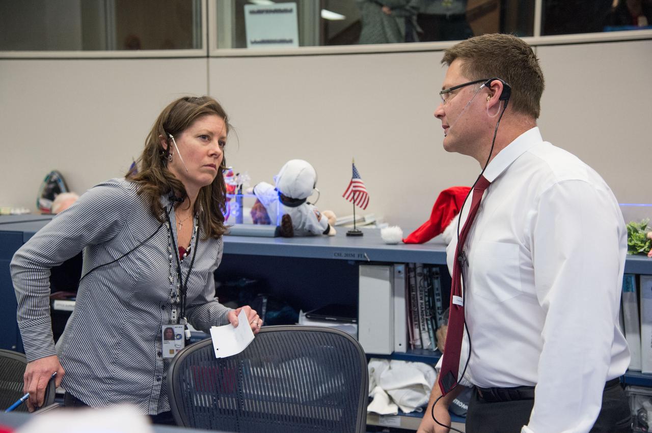 DATE: 12-24-13 LOCATION:   Bldg. 30 - FCR-1 (30M/231)  SUBJECT: ISS Flight Controllers during Expedition 38's 2nd Spacewalk to repair a faulty ISS Coolant pump with Astronauts Rick Mastracchio and Mike Hopkins. Flight Director: Dina Contella, Capcom's Doug Wheelock, Aki Hoshide, and Lead U.S. Spacewalk Officer Allison Bolinger. PHOTOGRAPHER: Lauren Harnett