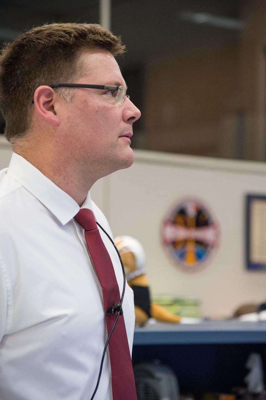 DATE: 12-24-13 LOCATION:   Bldg. 30 - FCR-1 (30M/231)  SUBJECT: ISS Flight Controllers during Expedition 38's 2nd Spacewalk to repair a faulty ISS Coolant pump with Astronauts Rick Mastracchio and Mike Hopkins. Flight Director: Dina Contella, Capcom's Doug Wheelock, Aki Hoshide, and Lead U.S. Spacewalk Officer Allison Bolinger. PHOTOGRAPHER: Lauren Harnett