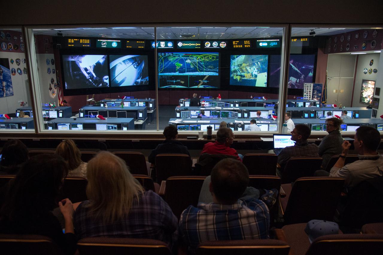 DATE: 12-24-13 LOCATION:   Bldg. 30 - FCR-1 (30M/231)  SUBJECT: ISS Flight Controllers during Expedition 38's 2nd Spacewalk to repair a faulty ISS Coolant pump with Astronauts Rick Mastracchio and Mike Hopkins. Flight Director: Dina Contella, Capcom's Doug Wheelock, Aki Hoshide, and Lead U.S. Spacewalk Officer Allison Bolinger. PHOTOGRAPHER: Lauren Harnett