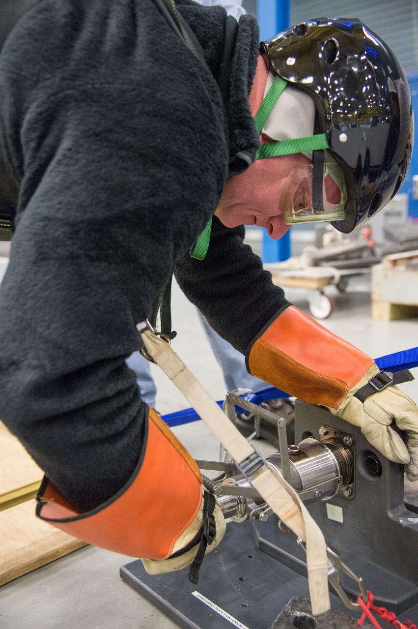 DATE: 1-7-14 LOCATION: Bldg. 9NW - POGO Stand SUBJECT: Astronaut Scott Kelly during ISS EVA POGO 1 training. PHOTOGRAPHER: Lauren Harnett