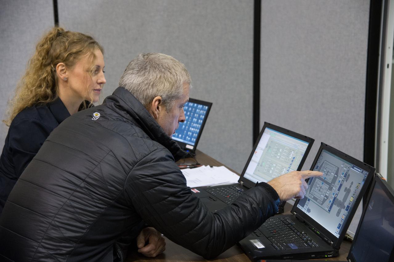 Expedition 40 crew member Steve Swanson with instructor Michaela Benda during crew training.  Photo Date: January 8, 2014.  Location: Building 5, SSTF.  Photographer: Robert Markowitz 