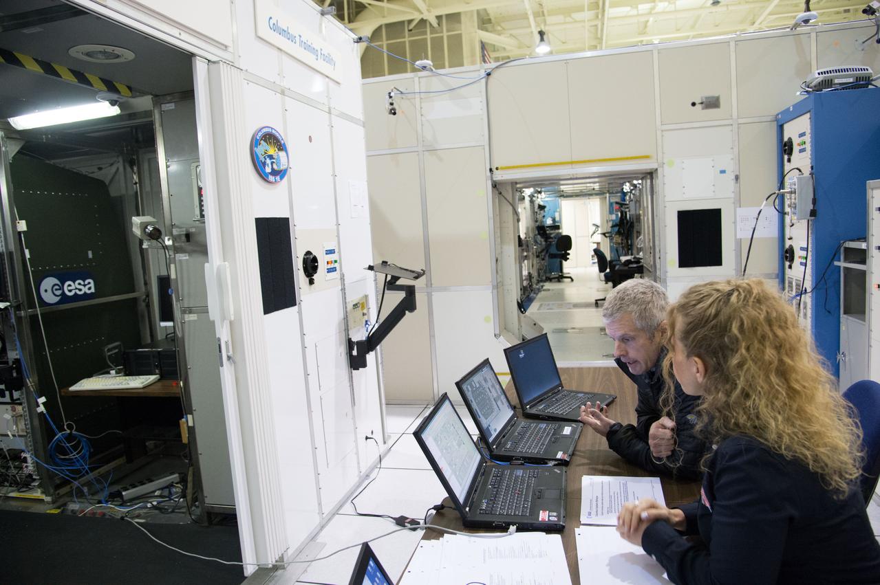Expedition 40 crew member Steve Swanson with instructor Michaela Benda during crew training.  Photo Date: January 8, 2014.  Location: Building 5, SSTF.  Photographer: Robert Markowitz 
