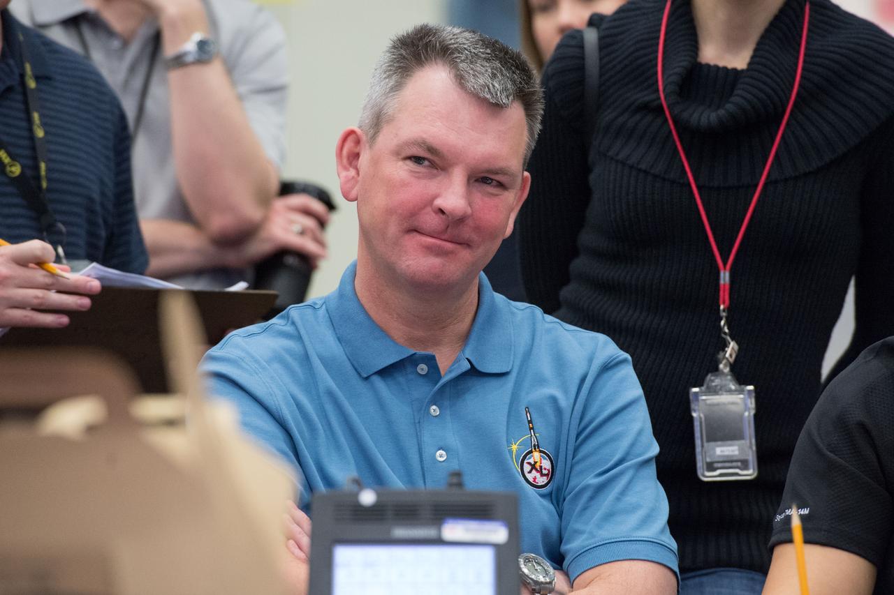 PHOTO DATE: 21 January 2014 LOCATION: Bldg. 9NW, Space Vehicle Mockup Training Facility - ISS Mockups SUBJECT: Expedition 41 six person crew emergency training scenarios. Crewmembers: 39S/Suraev, Wiseman and Gerst along with 40S/Wilmore, Samokutyaev, and Serova. PHOTOGRAPHER: Mark Sowa