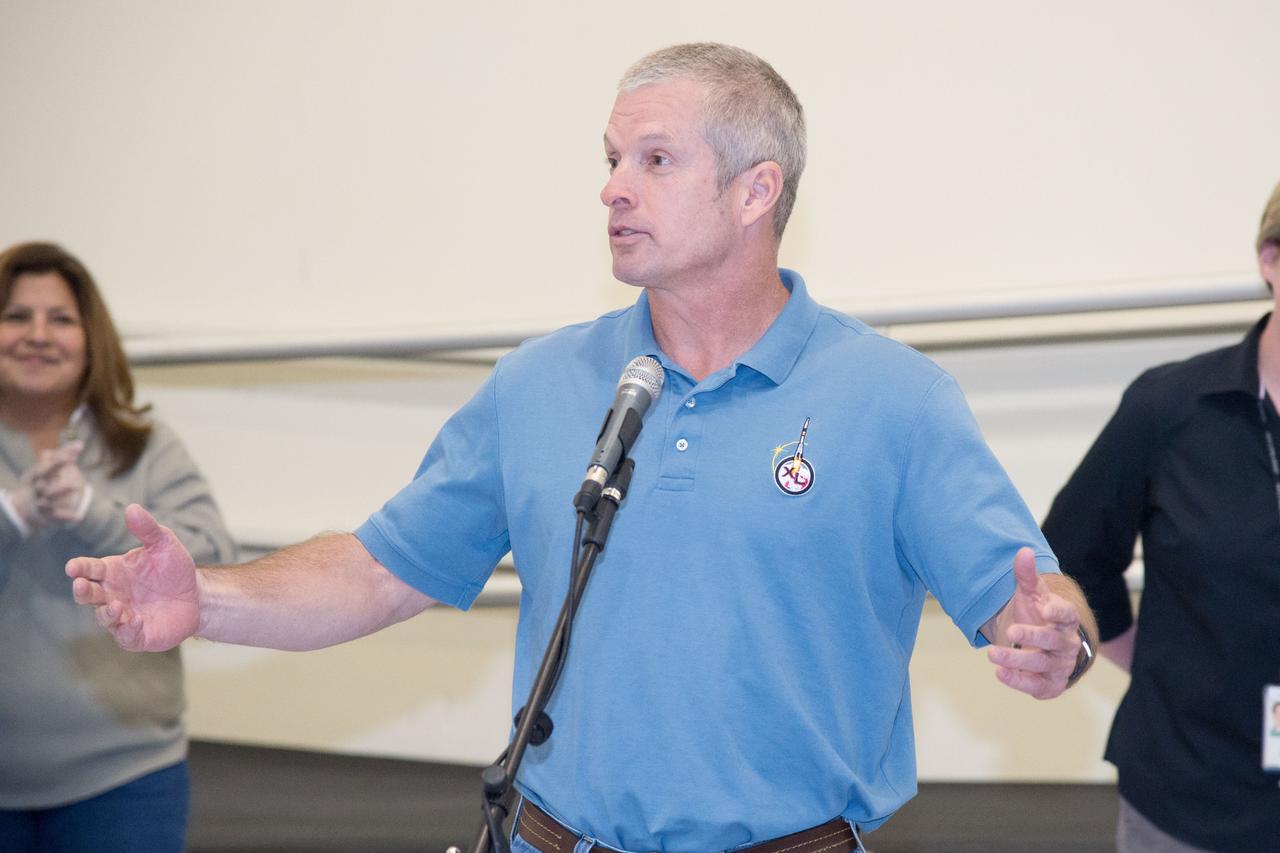 PHOTO DATE: 21 January 2014 LOCATION: Bldg. 5south, High Bay SUBJECT: Space Station Training Facility (SSTF) Cake Cutting Ceremony for Soyuz 38 crew (Swanson, Skvortsov, and Artemiev) marking the end of their training. PHOTOGRAPHER: Mark Sowa