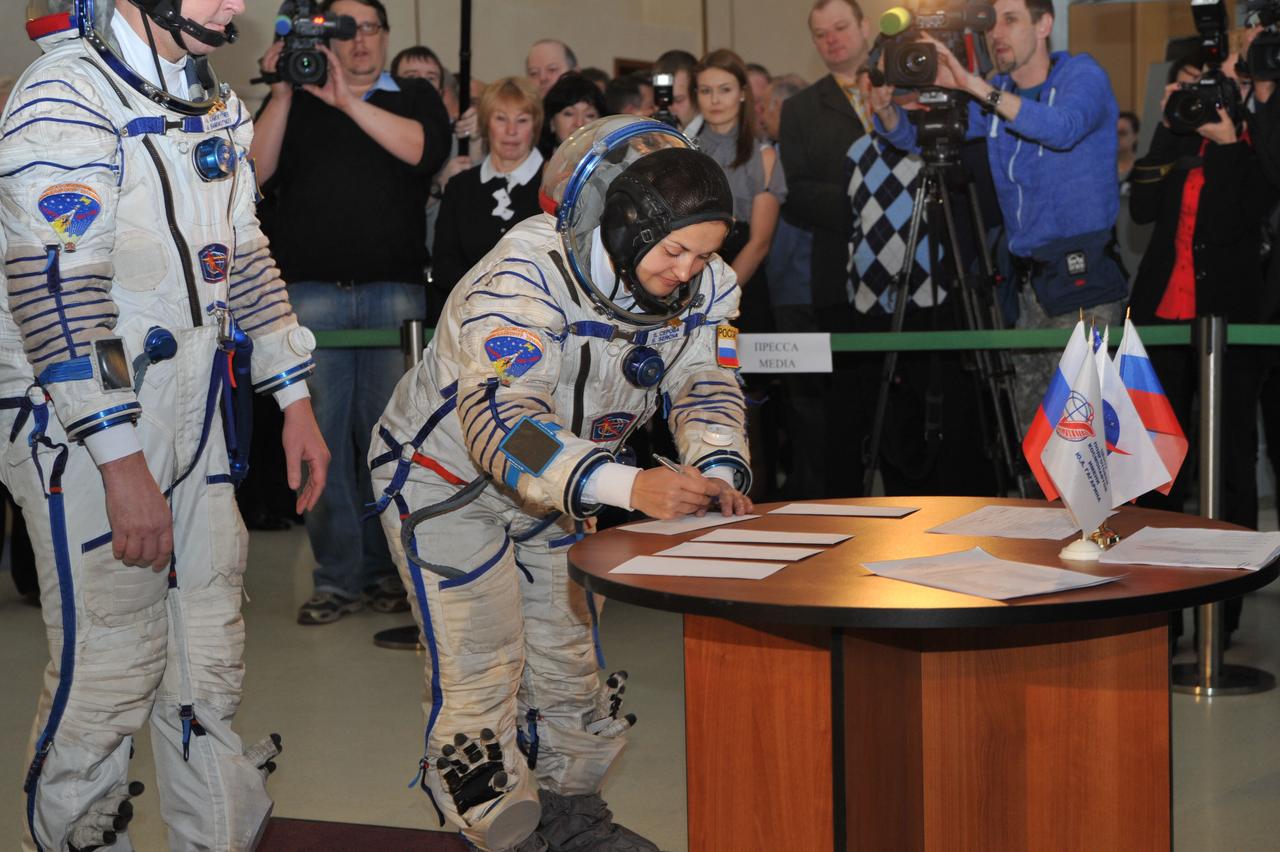 At the Gagarin Cosmonaut Training Center in Star City, Russia, Expedition 39/40 backup crewmember Elena Serova of Roscosmos signs in for the first of two days of qualification exams March 4 as her crewmate, Soyuz Commander Alexander Samokutyaev looks on. The prime crew – Steve Swanson of NASA and Alexander Skvortsov and Oleg Artemyev of Roscosmos are preparing to launch to the International Space Station from the Baikonur Cosmodrome in Kazakhstan on March 26, Kazakh time, on their Soyuz TMA-12M spacecraft for a six-month mission.  NASA/Stephanie Stoll 