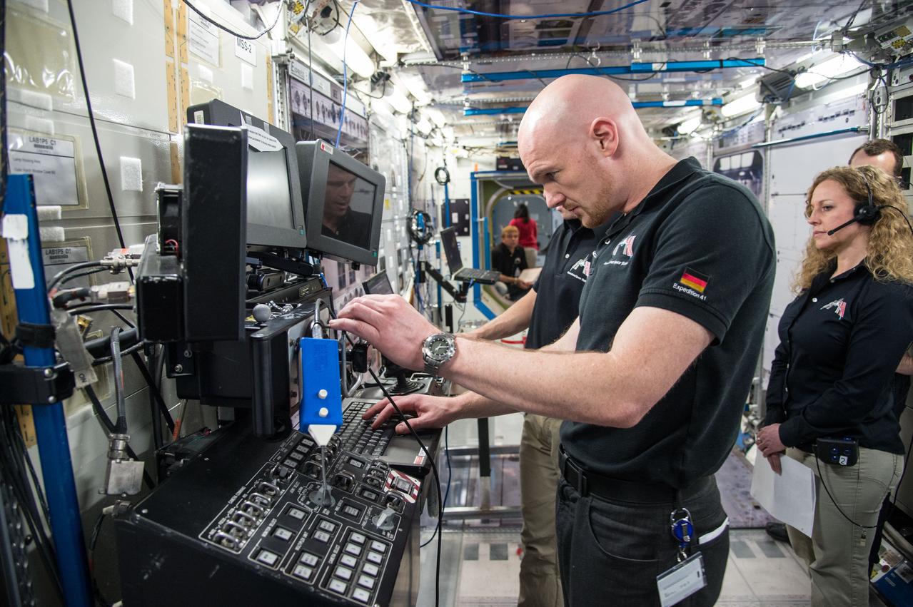PHOTO DATE:   03-12-14 LOCATION:   Bldg. 9NW - ISS Mockups SUBJECT: Expedition 41 crew (Soyuz 39)with Suraev, Wiseman, Gerst for 3 person emergency scenarios training in the ISS mockups. PHOTOGRAPHER:   BILL STAFFORD