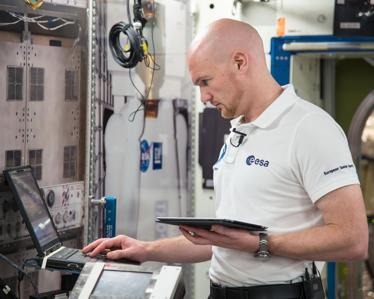 PHOTO DATE:  03-20-14 LOCATION: Bldg. 9NW - ISS Mockups    SUBJECT:  Expedition 41 (Soyuz 39) crew members Greg Wiseman and Alexander Gerst during Routine Ops AC-2 training. PHOTOGRAPHER: BILL STAFFORD