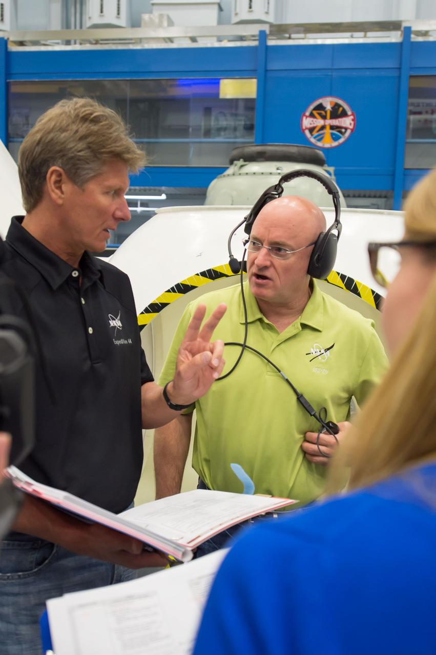 Date:04-08-2014 Location:B9NW ISS Trainers Subject:Photograph ISS One Year Crew training with Scott Kelly, Gennady Padalka and Mikahil Kornienko during Emergency Scenario Training 1. Photograph crew interaction with trainers, during briefings, in mockup facility, each other, individual photos of crew members in mockup, etc. Post on IO/ISS Missions/Soyuz 42 Long Duration/Preflight. Photog: David DeHoyos