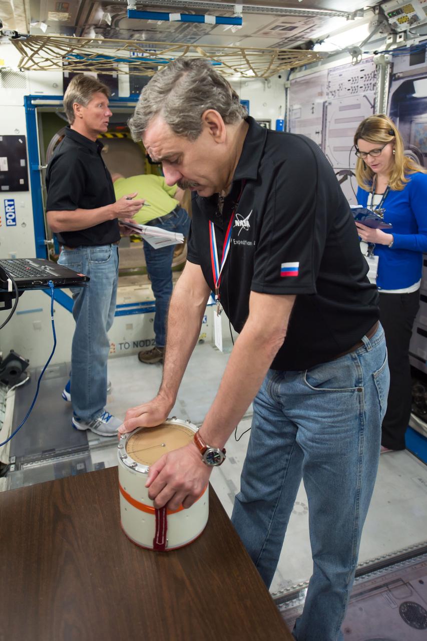 Date:04-08-2014 Location:B9NW ISS Trainers Subject:Photograph ISS One Year Crew training with Scott Kelly, Gennady Padalka and Mikahil Kornienko during Emergency Scenario Training 1. Photograph crew interaction with trainers, during briefings, in mockup facility, each other, individual photos of crew members in mockup, etc. Post on IO/ISS Missions/Soyuz 42 Long Duration/Preflight. Photog: David DeHoyos