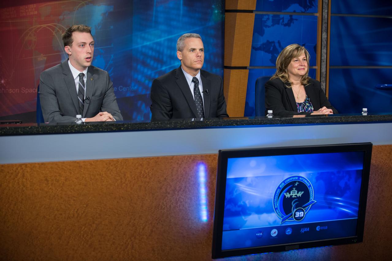 Date: 04-18-14 Location: Bldg 2N, Press Conf. Room Subject: ISS Program Status and Spacewalk Preview Briefing with PAO Moderator Dan Huot, ISS Flight Director, Brian Smith and Lead Spacewalk Officer, Glenda Brown Photographer: James Blair