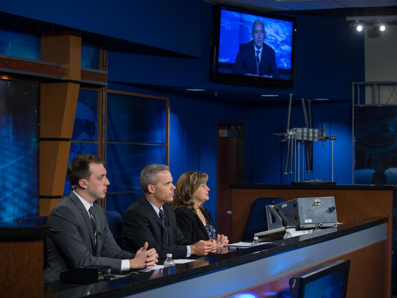 Date: 04-18-14 Location: Bldg 2N, Press Conf. Room Subject: ISS Program Status and Spacewalk Preview Briefing with PAO Moderator Dan Huot, ISS Flight Director, Brian Smith and Lead Spacewalk Officer, Glenda Brown Photographer: James Blair