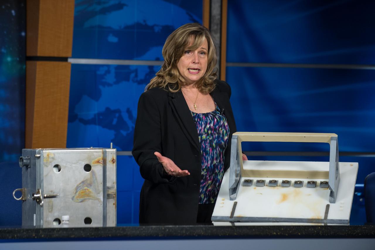 Date: 04-18-14 Location: Bldg 2N, Press Conf. Room Subject: ISS Program Status and Spacewalk Preview Briefing with PAO Moderator Dan Huot, ISS Flight Director, Brian Smith and Lead Spacewalk Officer, Glenda Brown Photographer: James Blair