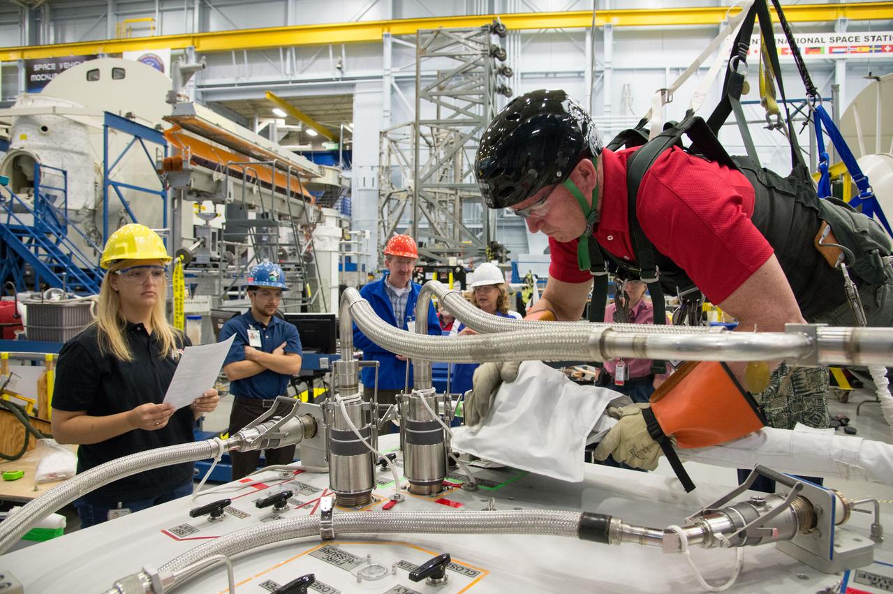 Expedition 42 crew member Butch Wilmore during ISS EVA POGO-2 training class.  Photo Date: April 25, 2014.  Location: Bldg. 9NW - POGO.  Photographer: Robert Markowitz