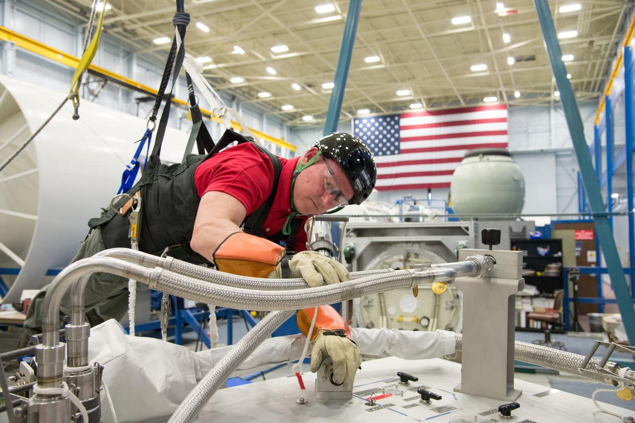 Expedition 42 crew member Butch Wilmore during ISS EVA POGO-2 training class.  Photo Date: April 25, 2014.  Location: Bldg. 9NW - POGO.  Photographer: Robert Markowitz