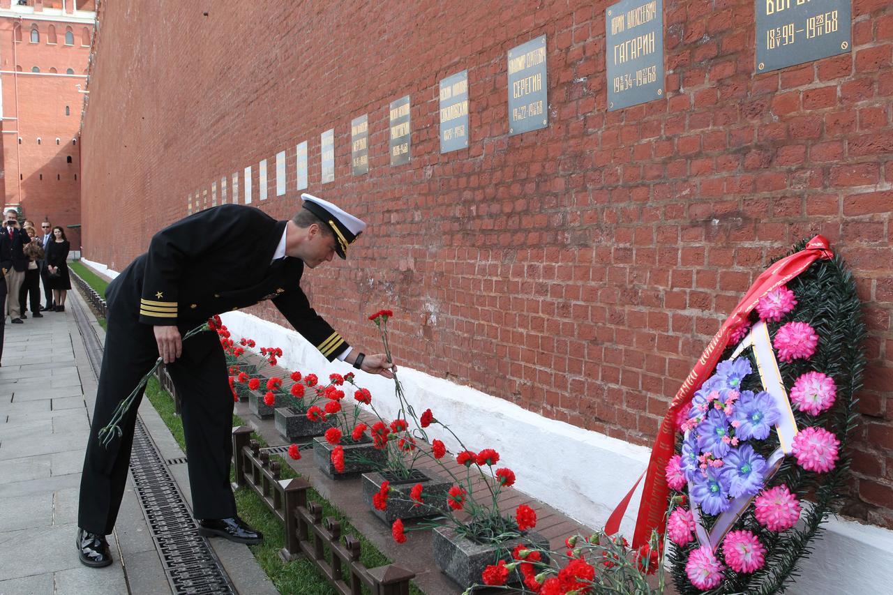 1082:  At the Kremlin Wall in Moscow’s Red Square, Expedition 40/41 Flight Engineer Reid Wiseman of NASA lays flowers May 8 at the spot where Yuri Gagarin, the first human to fly in space, is interred. Wiseman, Max Suraev of the Russian Federal Space Agency (Roscosmos) and Alexander Gerst of the European Space Agency are preparing for launch May 29, Kazakh time, in the Soyuz TMA-13M spacecraft from the Baikonur Cosmodrome in Kazakhstan for a 5 ½ month mission on the International Space Station.  NASA/Stephanie Stoll 