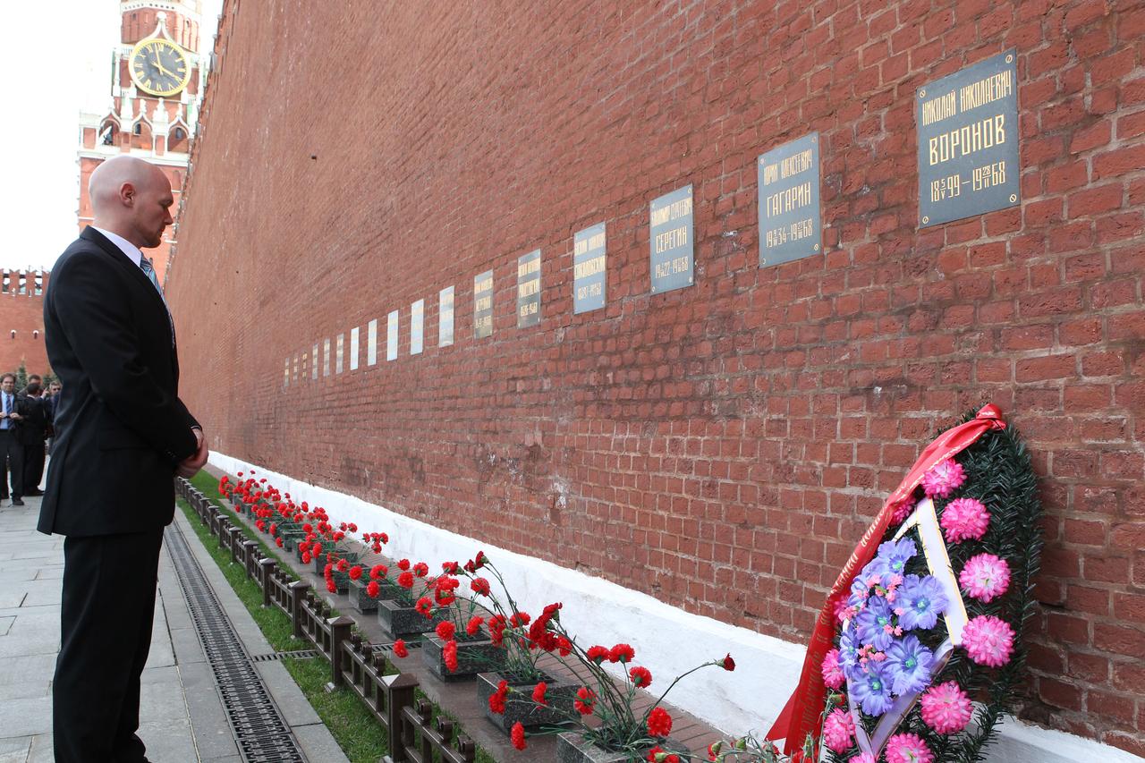 1107:  At the Kremlin Wall in Moscow’s Red Square, Expedition 40/41 Flight Engineer Alexander Gerst of the European Space Agency pauses to reflect May 8 after laying flowers at the site where Russian space icons are interred. Gerst, Max Suraev of the Russian Federal Space Agency (Roscosmos) and Reid Wiseman of NASA are preparing for launch May 29, Kazakh time, in the Soyuz TMA-13M spacecraft from the Baikonur Cosmodrome in Kazakhstan for a 5 ½ month mission on the International Space Station.  NASA/Stephanie Stoll 