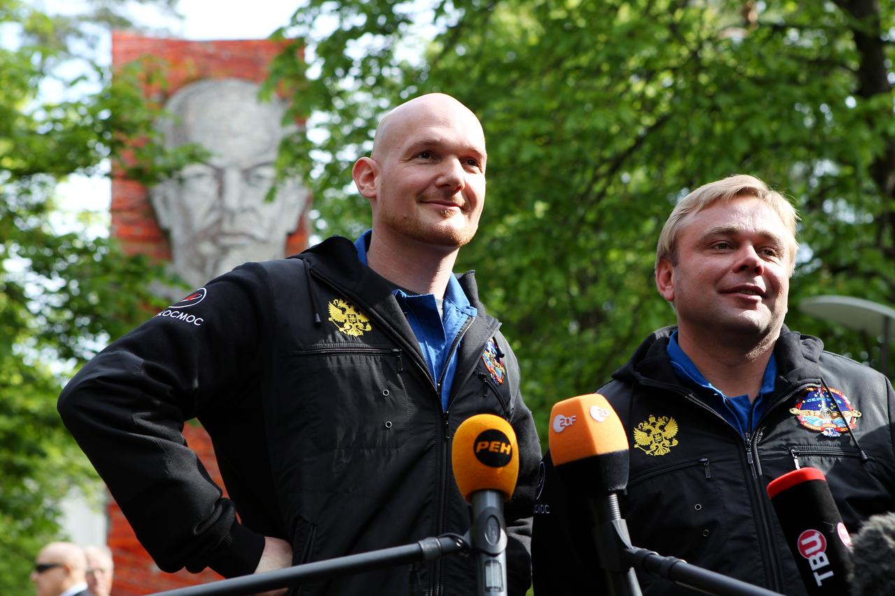 1565:  With the statue of Vladimir Lenin in the background at the Gagarin Cosmonaut Training Center in Star City, Russia, Expedition 40/41 Flight Engineer Alexander Gerst of the European Space Agency (left) and Soyuz Commander Max Suraev of the Russian Federal Space Agency (Roscosmos) field a question from reporters May 15 prior to their departure for the Baikonur Cosmodrome in Kazakhstan for final pre-launch training. Gerst, Suraev and NASA Flight Engineer Reid Wiseman will launch on May 29, Kazakh time, in the Soyuz TMA-13M spacecraft from Baikonur for a 5 ½ month mission on the International Space Station.  NASA/Stephanie Stoll 