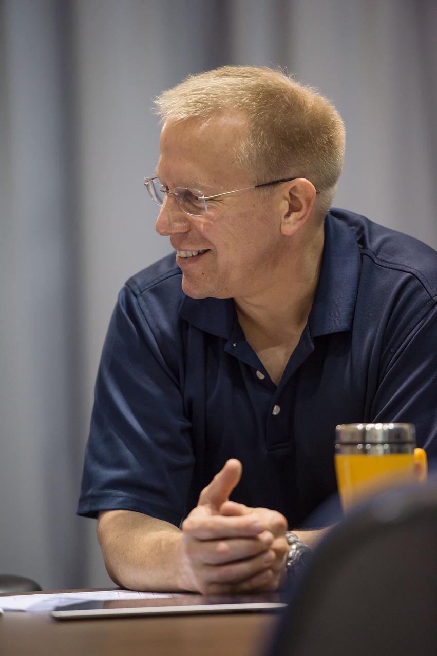 DATE: 5-16-14.  LOCATION: Bldg. 16N, Room 1040.  SUBJECT: Expedition 47 (Soyuz 45) crew members Tim Kopra and Timothy Peake during FF T&C/R ADV2 training in the SES Alpha Cupola.  PHOTOGRAPHER: Lauren Harnett
