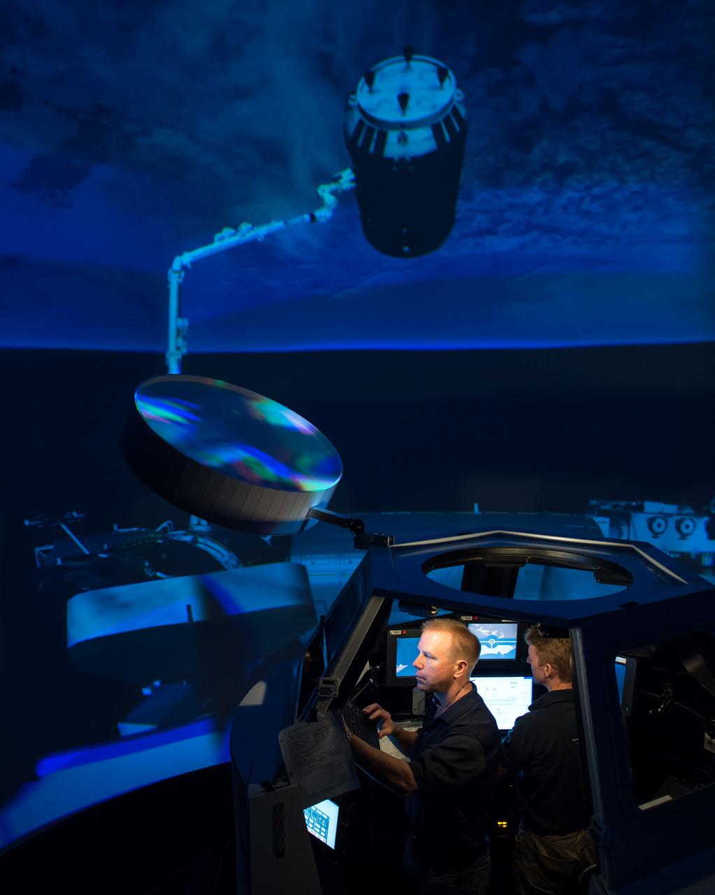 DATE: 5-16-14.  LOCATION: Bldg. 16N, Room 1040.  SUBJECT: Expedition 47 (Soyuz 45) crew members Tim Kopra and Timothy Peake during FF T&C/R ADV2 training in the SES Alpha Cupola.  PHOTOGRAPHER: Lauren Harnett