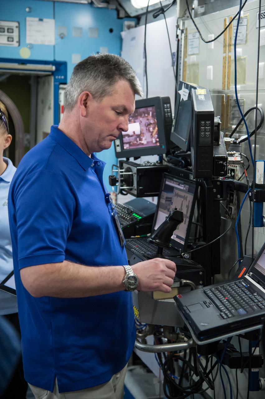  PHOTO DATE:  05-15-14 LOCATION: Bldg. 9NW - ISS Mockups   SUBJECT: Expedition 42 crew members Butch Wilmore, Alexander Samokutyaev and Yelena Serova during Routine Ops training PHOTOGRAPHER:  BILL STAFFORD