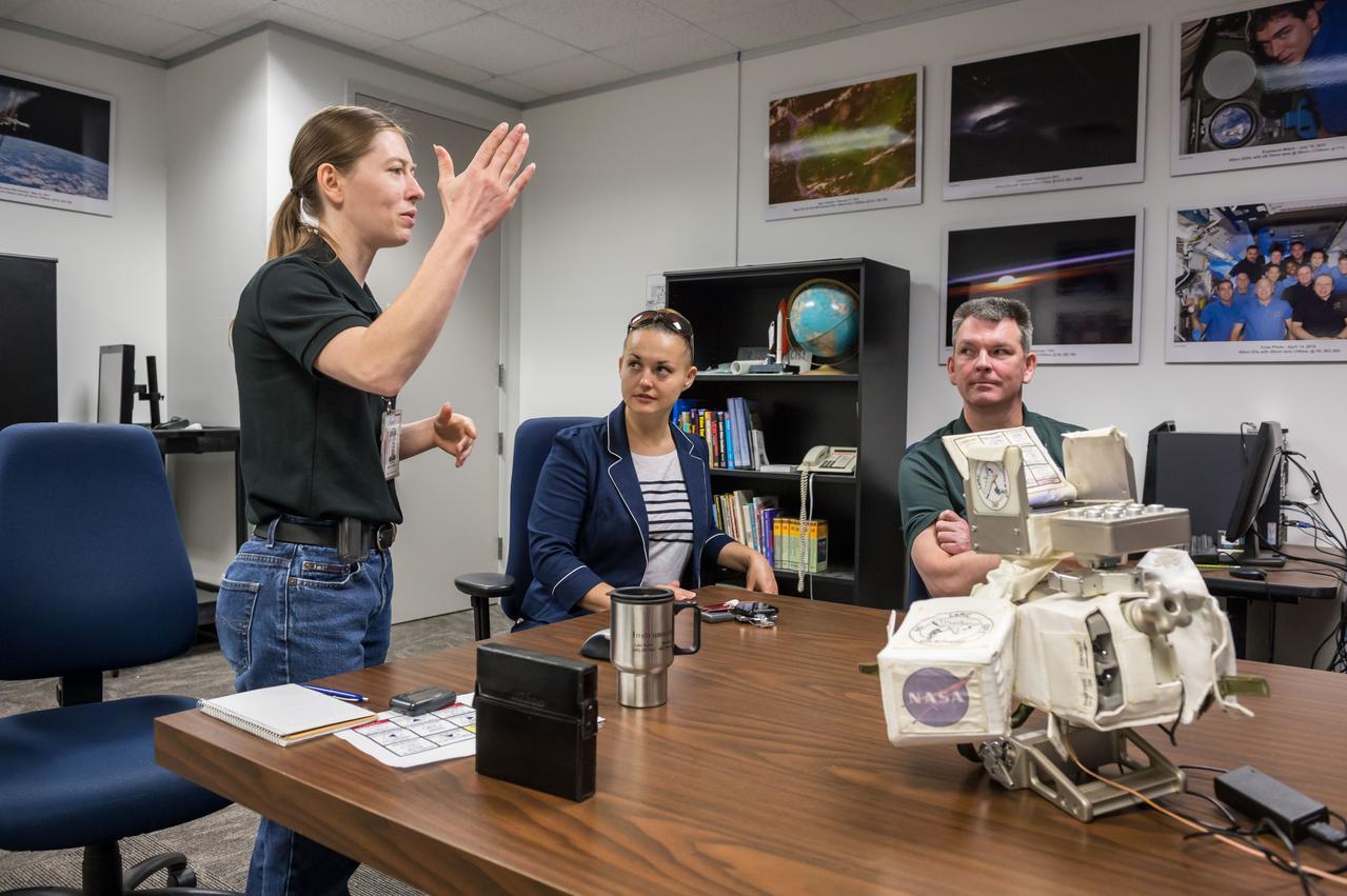 PHOTO DATE: 05/16/14 LOCATION: JSC B4 ROOM 1303 SUBJECT:  Soyuz 40 (Expedition 42) Russian cosmonauts Alexander Samokutyaye and Yelena Serova during EVA IR Camera EQ training with instructor Katrina Willoughby PHOTOGRAPHER: GEESEMAN