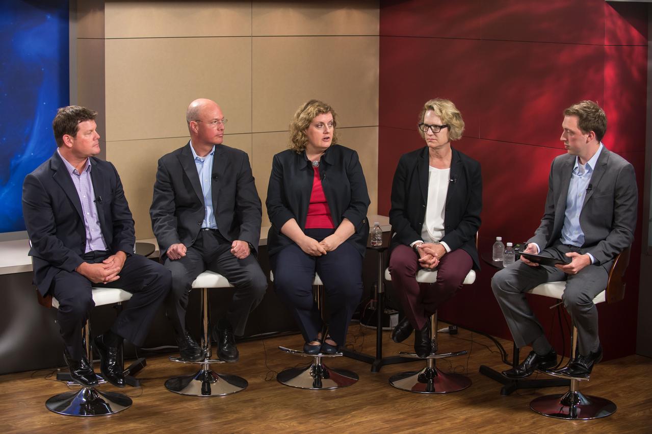 Date: 05-21-14 Location: Bldg 2, Studio B Subject:  Expedition 40 ISS Science Amplification Briefing Photographer: James Blair/ NASA