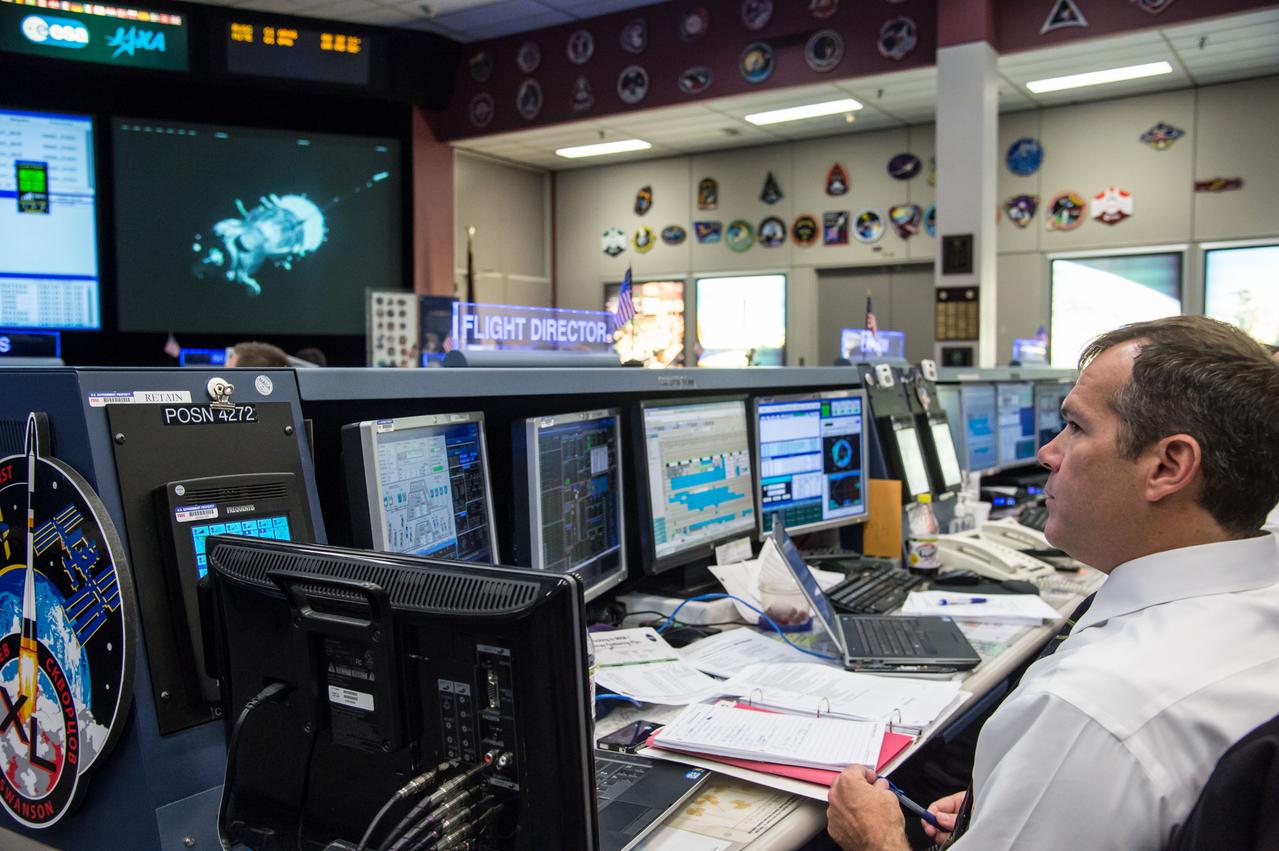 DATE: 5-28-14 LOCATION: Bldg 30, FCR-1 SUBJECT: ISS flight directors David Korth and Tomas Gonzales-Torres and controllers on console in FCR-1 during the docking of Expedition 40/41 Flight Engineer Reid Wiseman of NASA, Soyuz Commander Max Suraev of the Russian Federal Space Agency (Roscosmos) and Flight Engineer Alexander Gerst of the European Space Agency to the space station in a Soyuz spacecraft PHOTOGRAPHER: Lauren Harnett