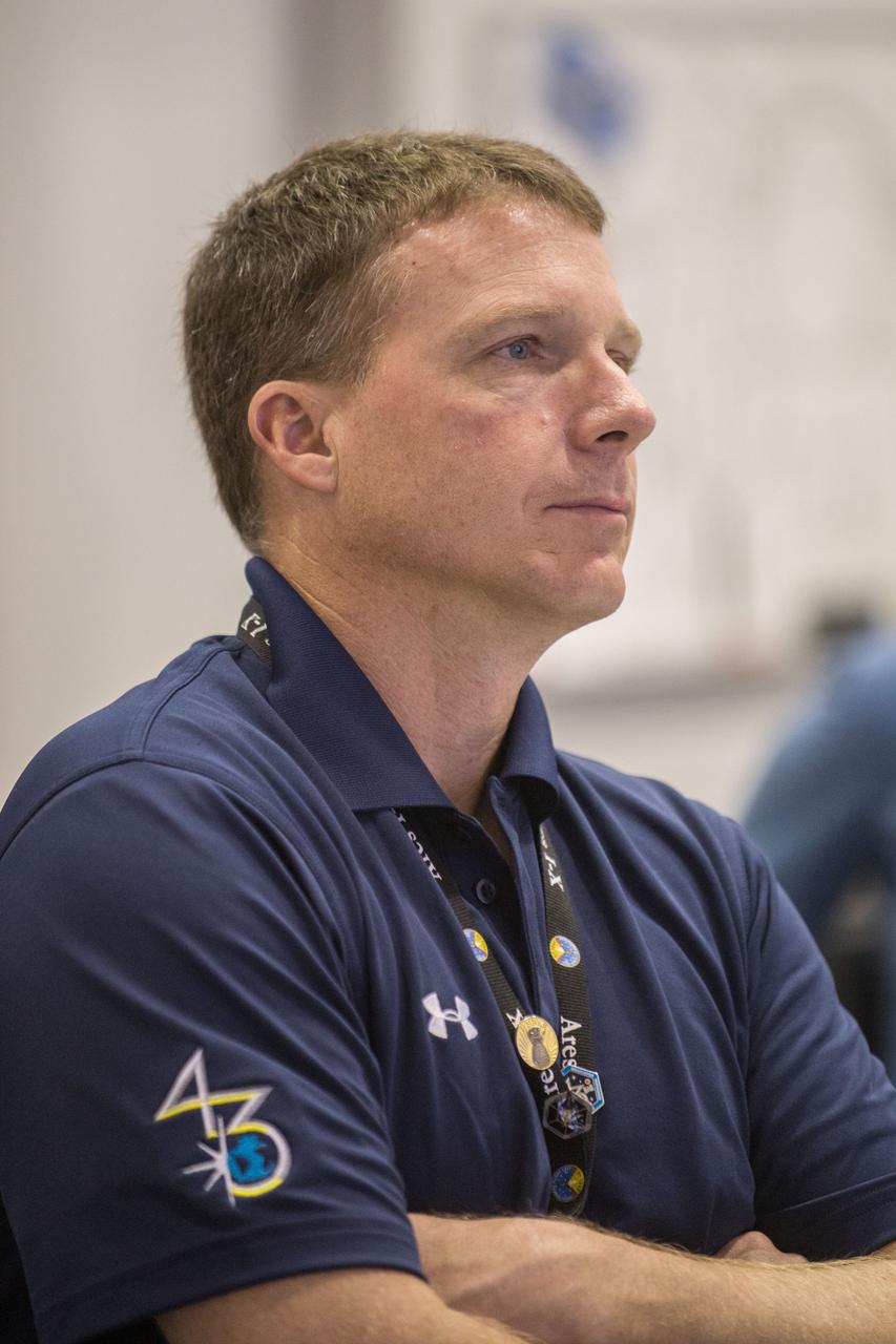 Date: 06-30-14 Location: NBL, MU-176 Subject: Photograph Expedition 43 crew members Scott Kelly from 42S and Terry Virts from 41S during ISS EVA Maintenance 7 - 1G training with instructor Sandy Moore. Photographer: James Blair