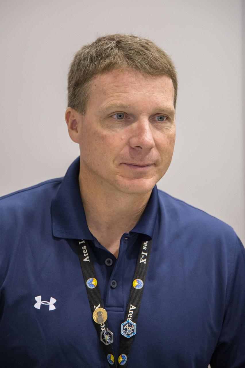 Date: 06-30-14 Location: NBL, MU-176 Subject: Photograph Expedition 43 crew members Scott Kelly from 42S and Terry Virts from 41S during ISS EVA Maintenance 7 - 1G training with instructor Sandy Moore. Photographer: James Blair