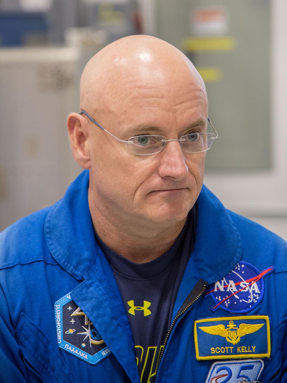 Date: 06-30-14 Location: NBL, MU-176 Subject: Photograph Expedition 43 crew members Scott Kelly from 42S and Terry Virts from 41S during ISS EVA Maintenance 7 - 1G training with instructor Sandy Moore. Photographer: James Blair