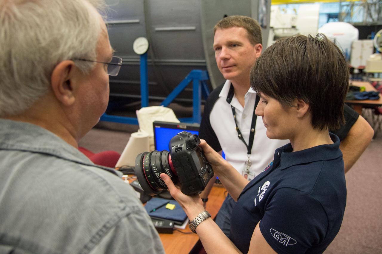 DATE: 6-26-14 LOCATION: Bldg 9NW SUBJECT: Expedition 42/43 crew members Samantha Cristoforetti (ESA) and Terry Virts (NASA) performing IMAX C-500 cinematography training with instructors James Neihouse and Toni Myers. PHOTOGRAPHER: Lauren Harnett